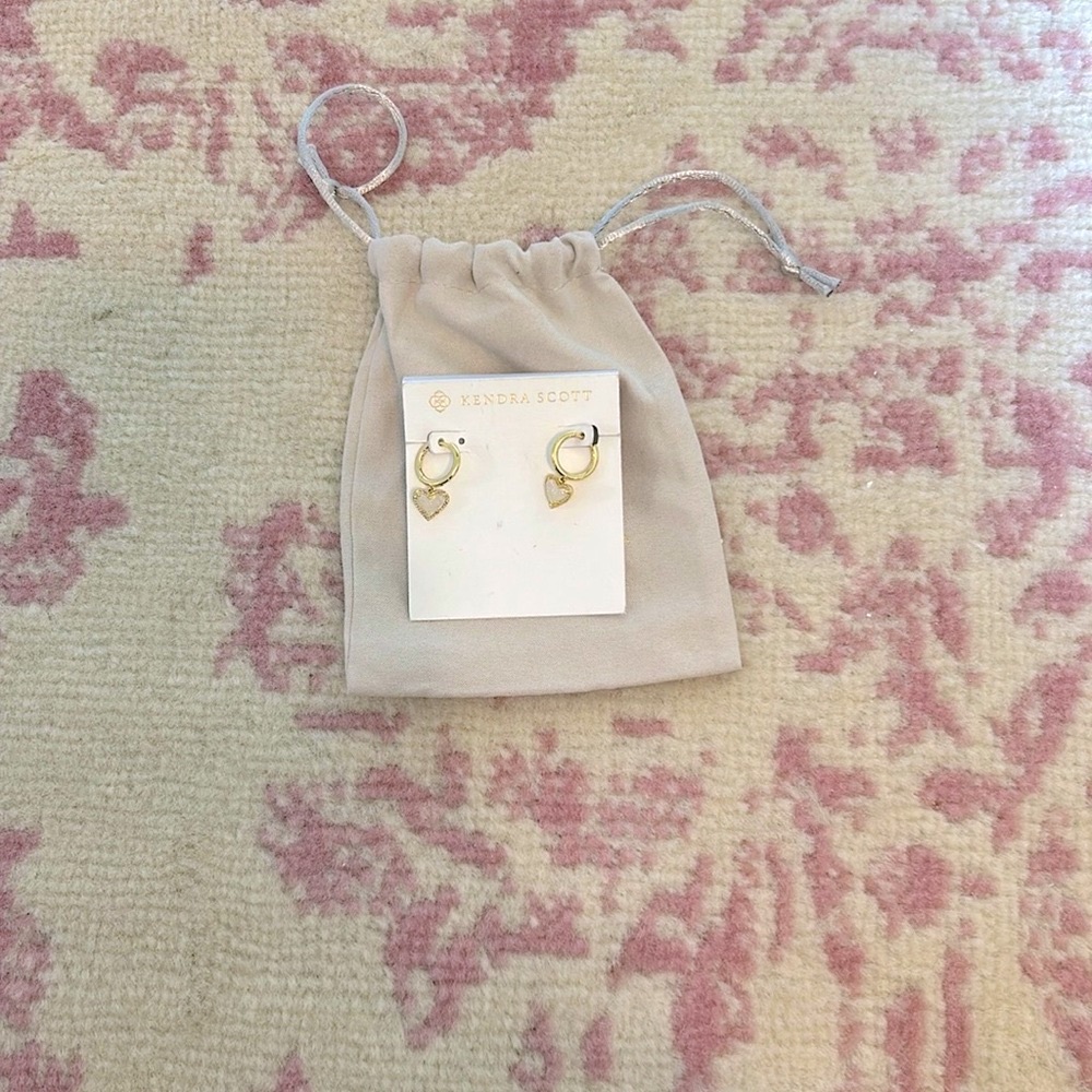 Kendra Scott Heart Gold Earrings in Iridescent Drusy